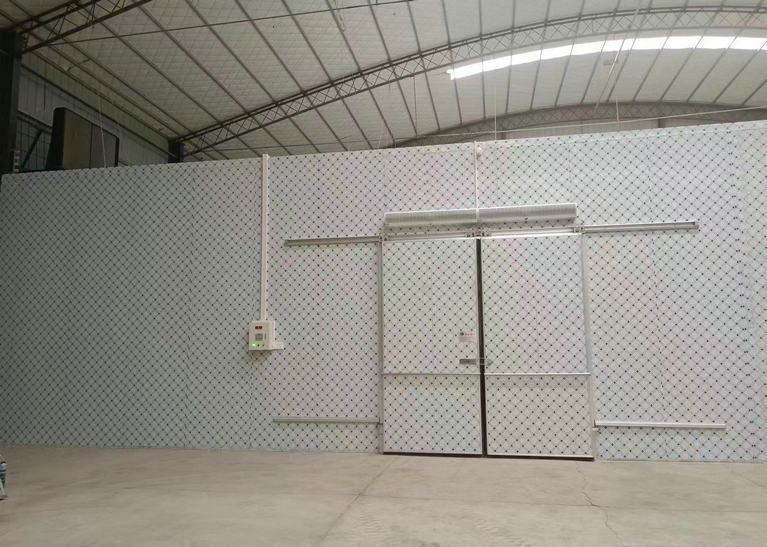 我司裝的高標(biāo)準(zhǔn)1700立方鋁排熱氟融霜冷凍庫受到用戶好評(píng)